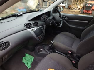 WHITE 2001 FORD FOCUS ZETEC - Photo 5