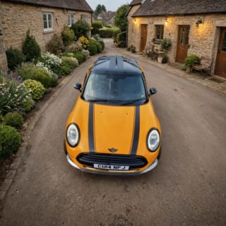 ORANGE 2014 MINI COOPER D - Photo 2