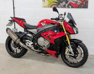 RED 2014 BMW S 1000 R - Photo 2