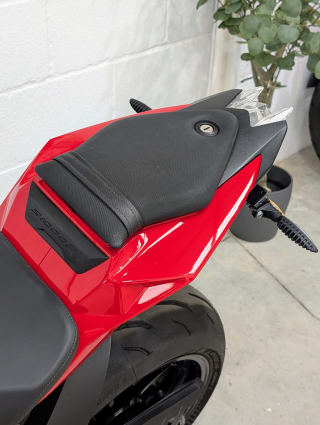 RED 2014 BMW S 1000 R - Photo 31