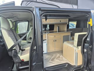 GREY 2024 RENAULT TRAFIC LL30 EXTRA SPRT BLU DCI  4 Berth  Camper van - Imaging+