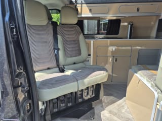 GREY 2024 RENAULT TRAFIC LL30 EXTRA SPRT BLU DCI  4 Berth  Camper van - Imaging+