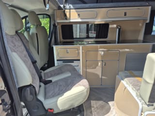 GREY 2024 RENAULT TRAFIC LL30 EXTRA SPRT BLU DCI  4 Berth  Camper van - Imaging+