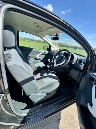 BLACK 2013 FORD KA TITANIUM - Mobile Upload