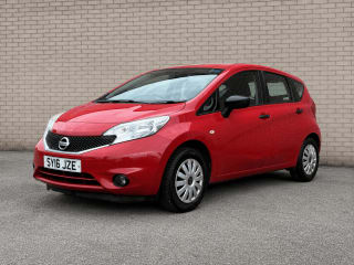Rear profile of Nissan Note Visia highlighting MPV design