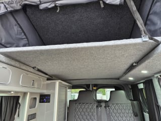 WHITE 2023 RENAULT TRAFIC SL28 B-NESS + BLUE DCI  4  Berth  Camper van - Imaging+
