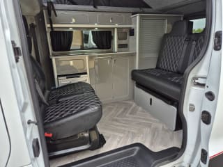 WHITE 2023 RENAULT TRAFIC SL28 B-NESS + BLUE DCI  4  Berth  Camper van - Imaging+