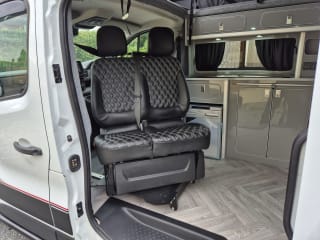 WHITE 2023 RENAULT TRAFIC SL28 B-NESS + BLUE DCI  4  Berth  Camper van - Imaging+