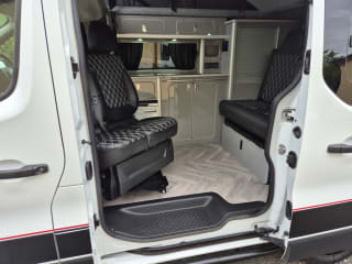 WHITE 2023 RENAULT TRAFIC SL28 B-NESS + BLUE DCI  4  Berth  Camper van - Imaging+