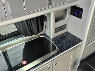 WHITE 2023 RENAULT TRAFIC SL28 B-NESS + BLUE DCI  4  Berth  Camper van - Imaging+