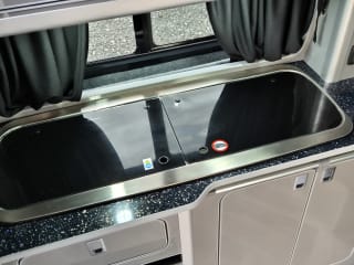 WHITE 2023 RENAULT TRAFIC SL28 B-NESS + BLUE DCI  4  Berth  Camper van - Imaging+