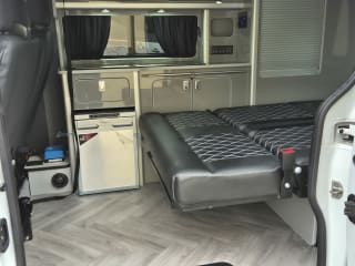 WHITE 2023 RENAULT TRAFIC SL28 B-NESS + BLUE DCI  4  Berth  Camper van - Imaging+