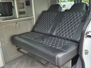 WHITE 2023 RENAULT TRAFIC SL28 B-NESS + BLUE DCI  4  Berth  Camper van - Imaging+