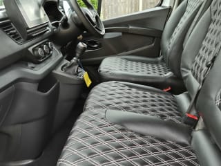 WHITE 2023 RENAULT TRAFIC SL28 B-NESS + BLUE DCI  4  Berth  Camper van - Imaging+