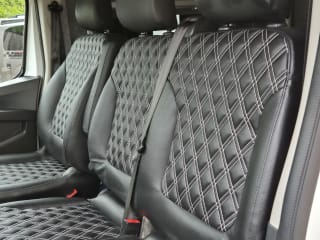WHITE 2023 RENAULT TRAFIC SL28 B-NESS + BLUE DCI  4  Berth  Camper van - Imaging+