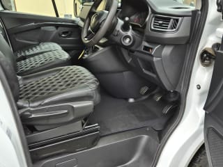 WHITE 2023 RENAULT TRAFIC SL28 B-NESS + BLUE DCI  4  Berth  Camper van - Imaging+