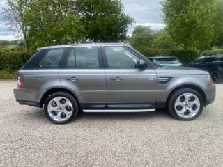 Interior view of the 2009 Range Rover SP HSE dashboard and seating