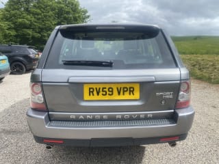 Side profile of the 2009 Range Rover SP HSE estate body