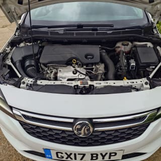 WHITE 2017 VAUXHALL ASTRA DESIGN CDTI S/S - Photo 3