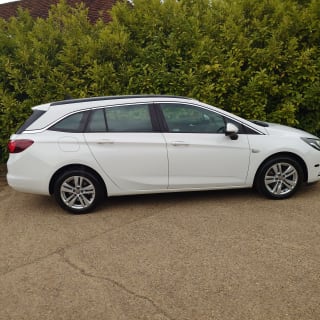 WHITE 2017 VAUXHALL ASTRA DESIGN CDTI S/S - Photo 2