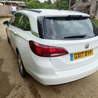 WHITE 2017 VAUXHALL ASTRA DESIGN CDTI S/S - Photo 6