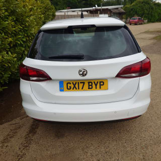 WHITE 2017 VAUXHALL ASTRA DESIGN CDTI S/S - Photo 8