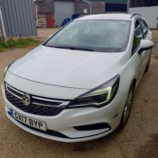 WHITE 2017 VAUXHALL ASTRA DESIGN CDTI S/S - Photo 9