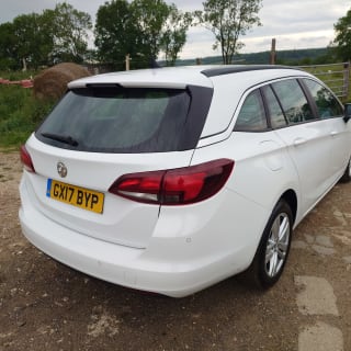 WHITE 2017 VAUXHALL ASTRA DESIGN CDTI S/S - Photo 16