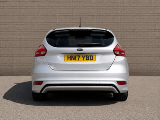 Silver 2017 Ford Focus - Photo 9