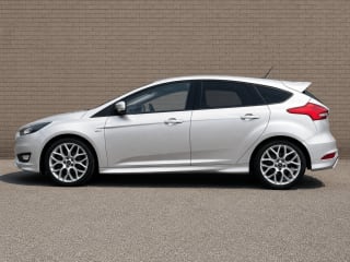 Silver 2017 Ford Focus - Photo 10