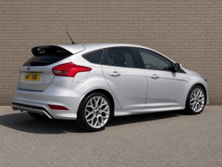 Silver 2017 Ford Focus - Photo 5