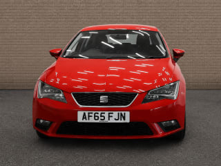 Engine bay of the SEAT Leon SE Technology TDI diesel