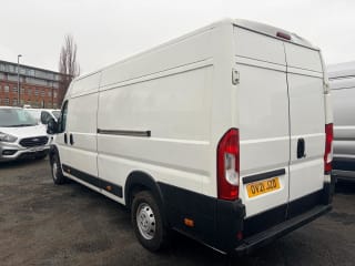 WHITE 2021 PEUGEOT BOXER 435 PRO L4H2 BLUEHDI - Photo 4