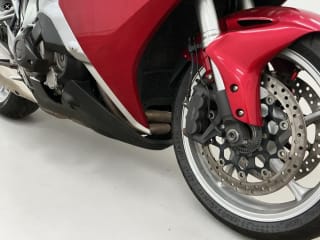 RED 2010 HONDA VFR 1200 FD-A - Photo 4