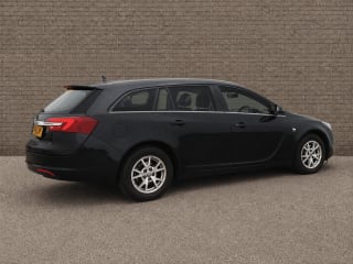 Engine detail of 2015 Vauxhall Insignia DSign Nav CDTI ECO SS