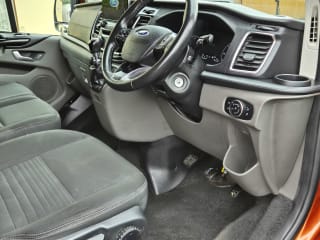 ORANGE 2022 FORD TRANSIT CUSTOM 300LIMITD EBLUE - Imaging+