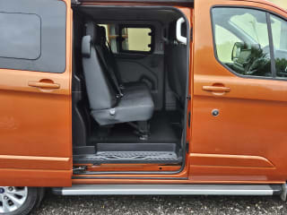 ORANGE 2022 FORD TRANSIT CUSTOM 300LIMITD EBLUE - Imaging+