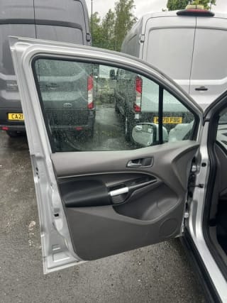 SILVER 2018 FORD TRANSIT CONNECT 200 LTD TDCI - Photo 18