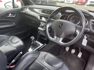 RED 2014 CITROEN DS3 AIRDREAM DSPORT PLUS E-HDI - Photo 2