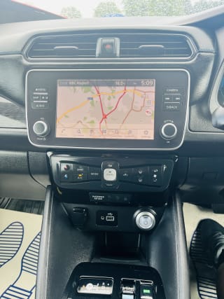 WHITE 2020 NISSAN LEAF ACENTA - Photo 13