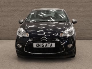 Interior view of CITROEN DS3 DSTYLE + AUTO cockpit