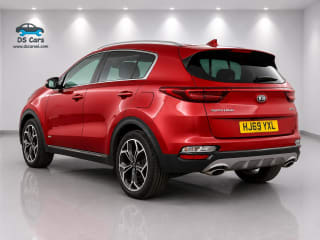Engine bay of the Kia Sportage GT-Line showing the petrol engine