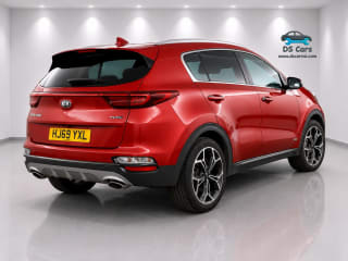 Side profile of the Kia Sportage GT-Line estate with AWD features