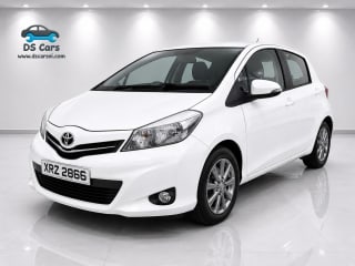 Toyota Yaris Icon Plus CVT engine bay view