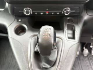 WHITE 2020 VAUXHALL COMBO 2300 SPORTIVE S/S - Photo 20