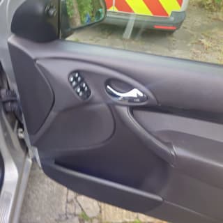 GREY 2005 FORD FOCUS GHIA - Photo 13