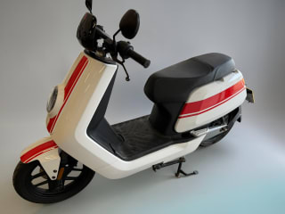 WHITE AND RED 2022 NIU NQi GTS SPORT - Photo 2