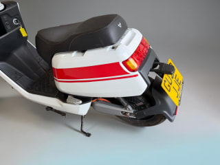 WHITE AND RED 2022 NIU NQi GTS SPORT - Photo 5