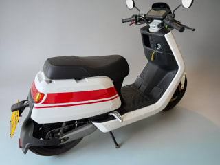 WHITE AND RED 2022 NIU NQi GTS SPORT - Photo 7
