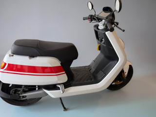 WHITE AND RED 2022 NIU NQi GTS SPORT - Photo 8